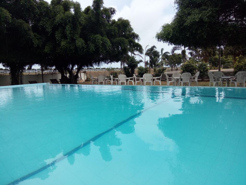Onreech Hotel Seeduwa Extérieur photo