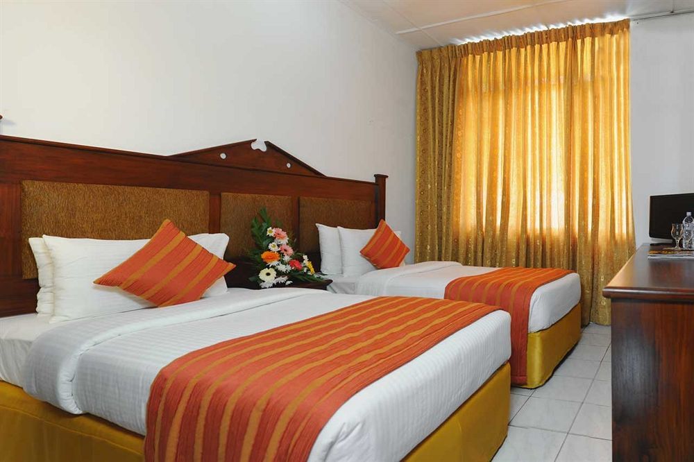 Onreech Hotel Seeduwa Extérieur photo